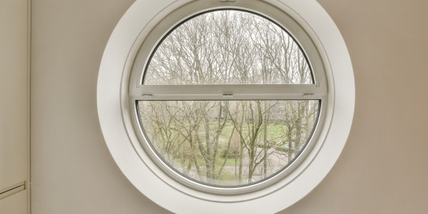 Fabricantes / Instaladores de Puertas y Ventanas de Aluminio / PVC en Girona · Ojo de Buey, Curvada y Antiruido