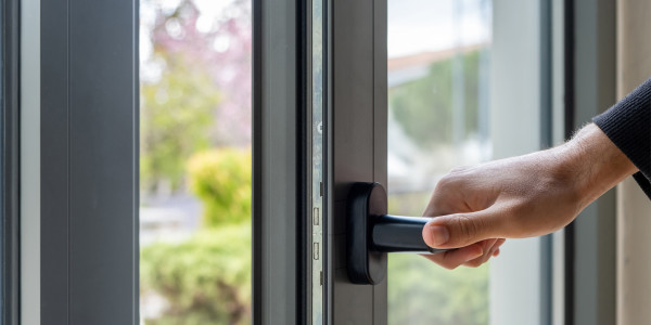 Puertas y Ventanas Aislantes de Aluminio / PVC Agullana · Aislamiento del Frío y del Calor