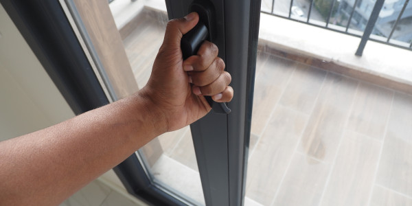 Puertas y Ventanas Insonorizadas de Aluminio / PVC Agullana · Cierre Hermético